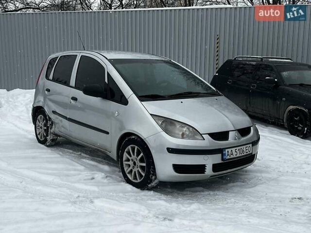 Серый Мицубиси Кольт, объемом двигателя 1.3 л и пробегом 250 тыс. км за 2500 $, фото 1 на Automoto.ua