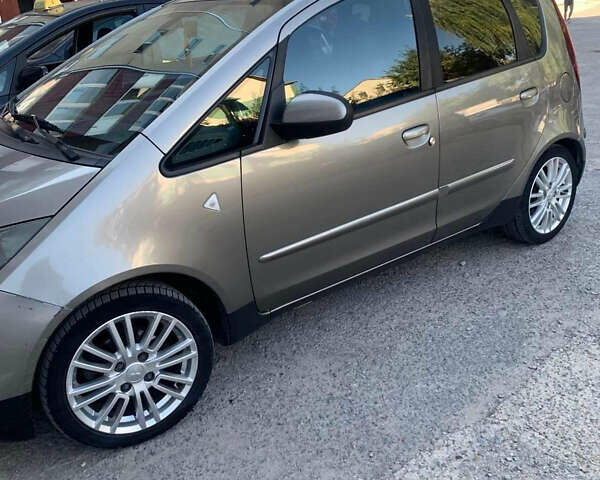 Серый Мицубиси Кольт, объемом двигателя 1.3 л и пробегом 202 тыс. км за 4990 $, фото 1 на Automoto.ua