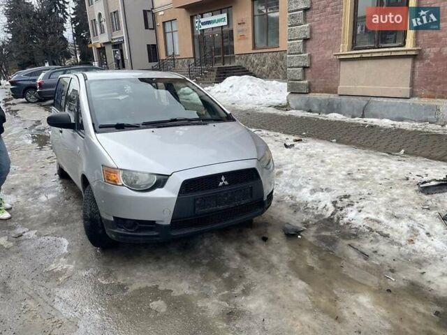 Серый Мицубиси Кольт, объемом двигателя 1.3 л и пробегом 160 тыс. км за 100 $, фото 1 на Automoto.ua