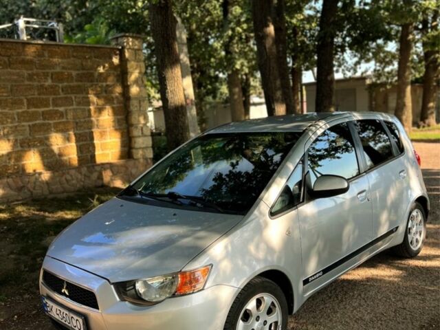 Мицубиси Кольт 2011 в Здолбунове на Automoto.ua Серый Мицубиси Кольт, объемом двигателя 1.3 л и пробегом 200 тыс. км за 4600 $, фото 1 на Automoto.ua