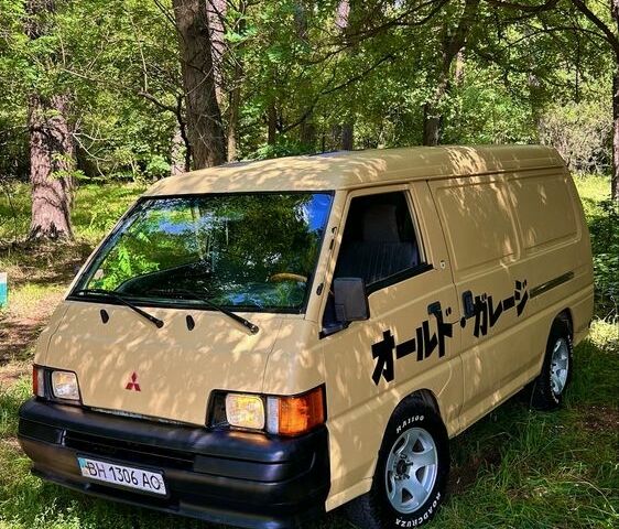 Бежевий Міцубісі Деліка, об'ємом двигуна 2.5 л та пробігом 415 тис. км за 4200 $, фото 1 на Automoto.ua