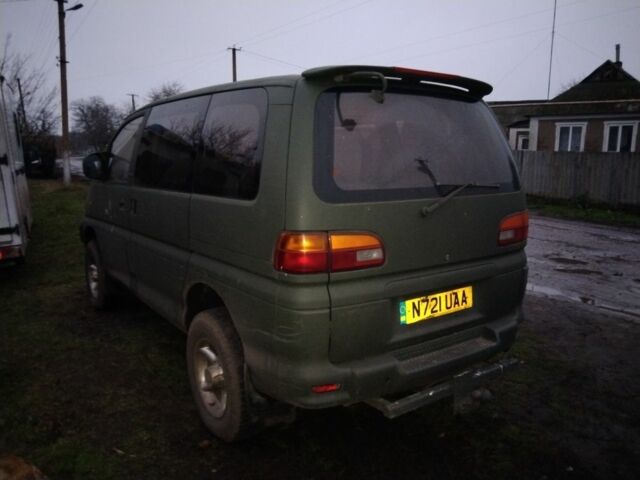 Серый Мицубиси Делика, объемом двигателя 3 л и пробегом 175 тыс. км за 5197 $, фото 1 на Automoto.ua