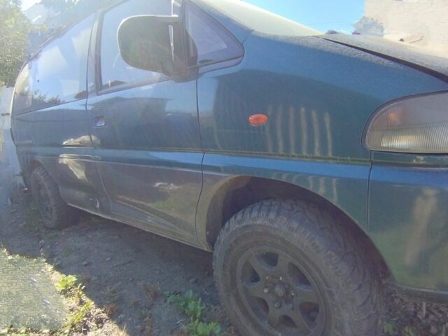 Зеленый Мицубиси Делика, объемом двигателя 0 л и пробегом 300 тыс. км за 8000 $, фото 1 на Automoto.ua