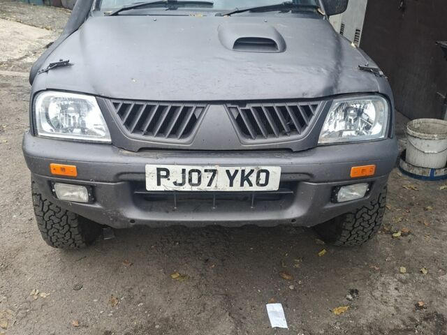 Сірий Міцубісі Інша, об'ємом двигуна 2 л та пробігом 2 тис. км за 5000 $, фото 1 на Automoto.ua