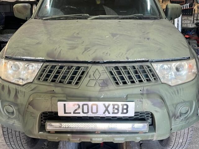 Серый Мицубиси Другая, объемом двигателя 2.5 л и пробегом 210 тыс. км за 5060 $, фото 1 на Automoto.ua