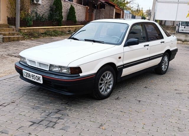 Белый Мицубиси Галант, объемом двигателя 2 л и пробегом 400 тыс. км за 1500 $, фото 1 на Automoto.ua