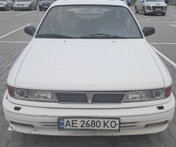 Белый Мицубиси Галант, объемом двигателя 2 л и пробегом 468 тыс. км за 1500 $, фото 1 на Automoto.ua