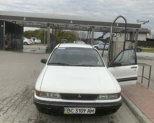 Белый Мицубиси Галант, объемом двигателя 1.76 л и пробегом 222 тыс. км за 800 $, фото 1 на Automoto.ua