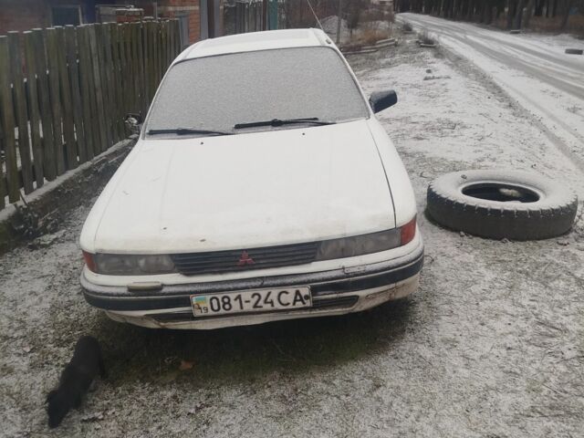 Белый Мицубиси Галант, объемом двигателя 1.8 л и пробегом 205 тыс. км за 1000 $, фото 1 на Automoto.ua