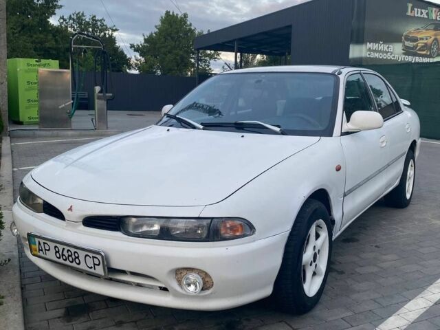 Белый Мицубиси Галант, объемом двигателя 1.8 л и пробегом 207 тыс. км за 2000 $, фото 1 на Automoto.ua