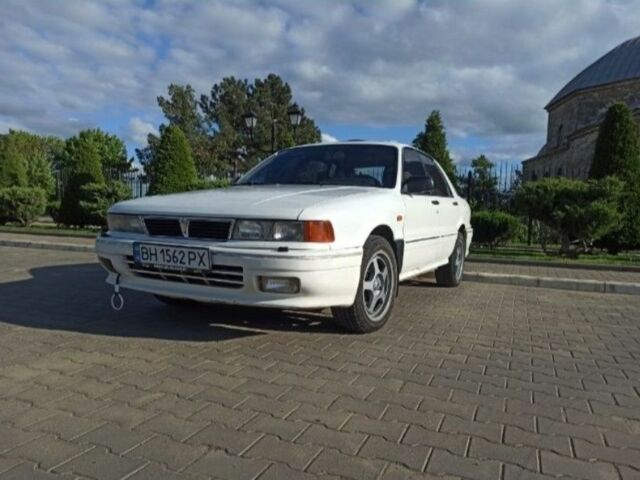 Белый Мицубиси Галант, объемом двигателя 2 л и пробегом 300 тыс. км за 1400 $, фото 1 на Automoto.ua