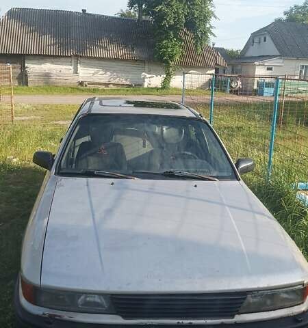 Бежевый Мицубиси Галант, объемом двигателя 1.83 л и пробегом 200 тыс. км за 1100 $, фото 1 на Automoto.ua