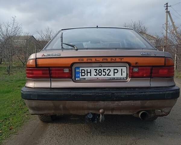 Бежевый Мицубиси Галант, объемом двигателя 2 л и пробегом 500 тыс. км за 1200 $, фото 1 на Automoto.ua
