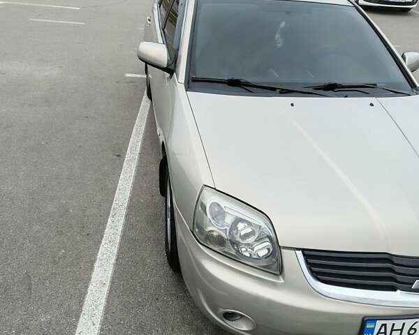 Бежевый Мицубиси Галант, объемом двигателя 2.4 л и пробегом 320 тыс. км за 5000 $, фото 1 на Automoto.ua