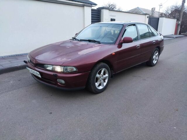 Красный Мицубиси Галант, объемом двигателя 2 л и пробегом 284 тыс. км за 1200 $, фото 1 на Automoto.ua