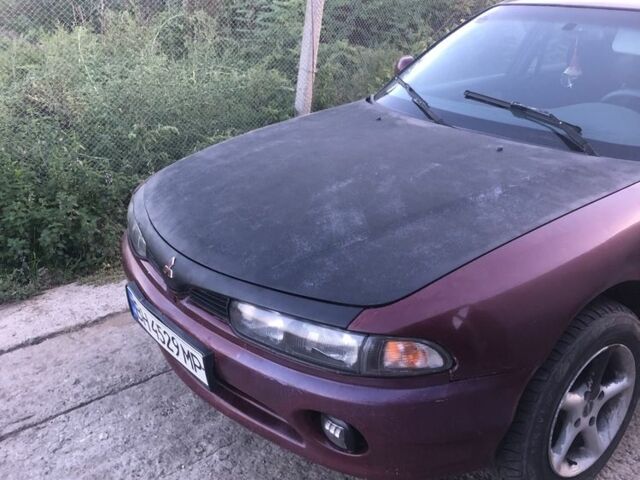 Красный Мицубиси Галант, объемом двигателя 1.8 л и пробегом 300 тыс. км за 1600 $, фото 1 на Automoto.ua