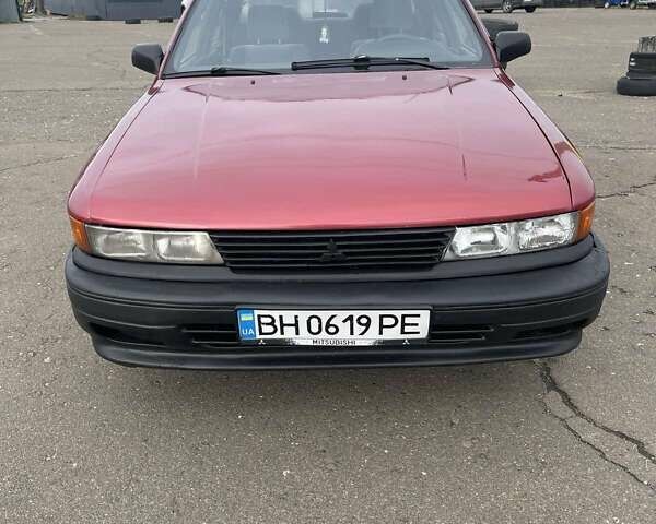 Красный Мицубиси Галант, объемом двигателя 1.8 л и пробегом 283 тыс. км за 2200 $, фото 1 на Automoto.ua