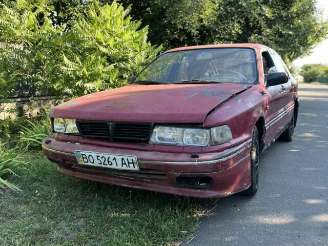 Красный Мицубиси Галант, объемом двигателя 1.6 л и пробегом 370 тыс. км за 500 $, фото 1 на Automoto.ua