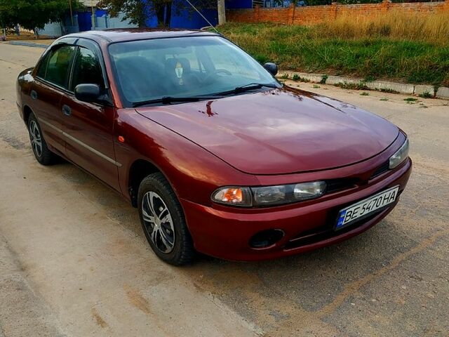 Красный Мицубиси Галант, объемом двигателя 1.8 л и пробегом 300 тыс. км за 1800 $, фото 1 на Automoto.ua
