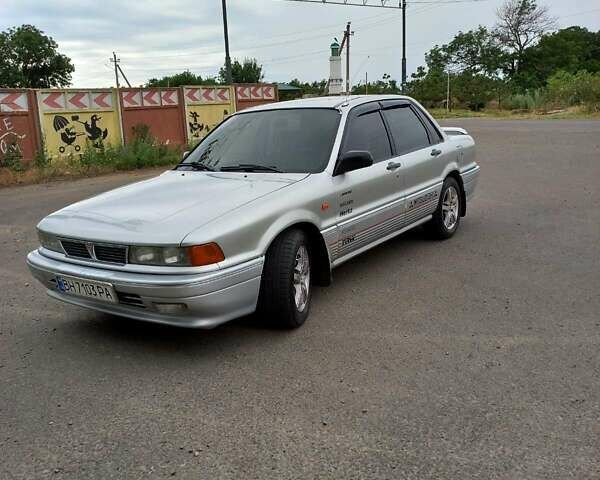 Серый Мицубиси Галант, объемом двигателя 2 л и пробегом 320 тыс. км за 2500 $, фото 1 на Automoto.ua