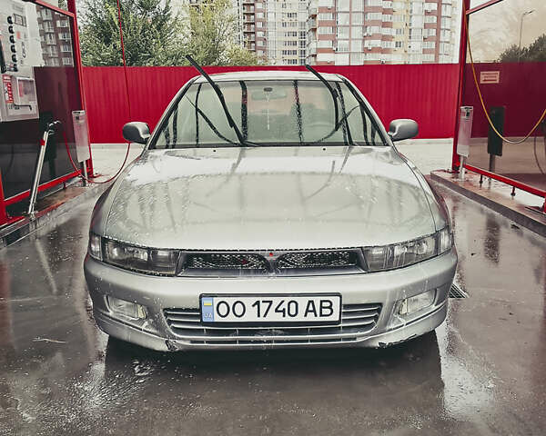 Серый Мицубиси Галант, объемом двигателя 2.5 л и пробегом 400 тыс. км за 3200 $, фото 1 на Automoto.ua