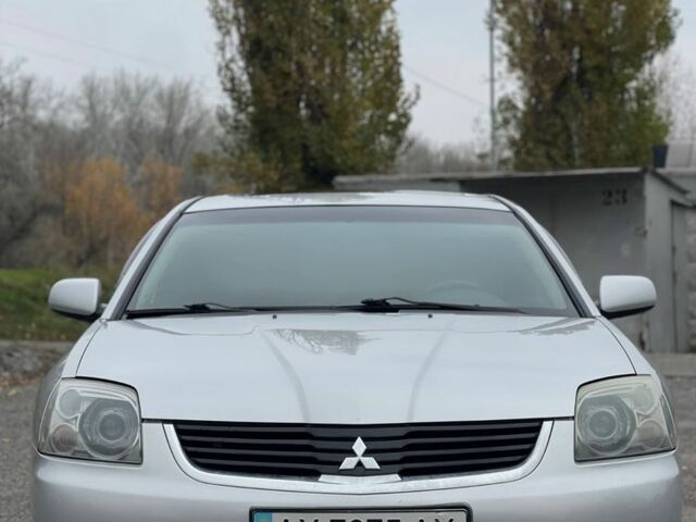 Сірий Міцубісі Галант, об'ємом двигуна 2.4 л та пробігом 220 тис. км за 2999 $, фото 1 на Automoto.ua