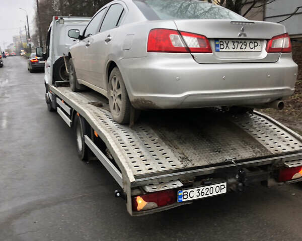 Серый Мицубиси Галант, объемом двигателя 2.38 л и пробегом 350 тыс. км за 2700 $, фото 1 на Automoto.ua