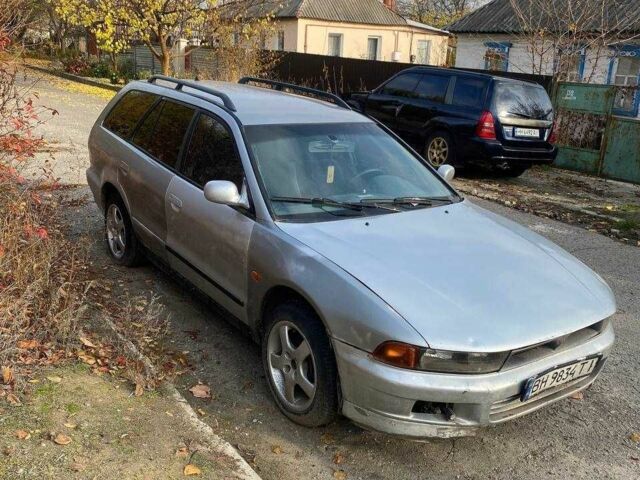 Серый Мицубиси Галант, объемом двигателя 2 л и пробегом 300 тыс. км за 600 $, фото 1 на Automoto.ua