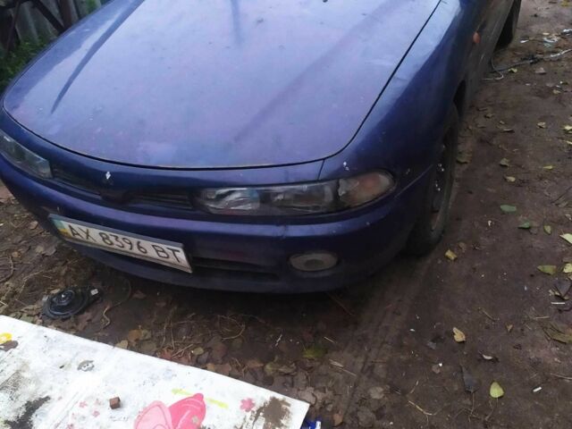 Синий Мицубиси Галант, объемом двигателя 1.8 л и пробегом 300 тыс. км за 1900 $, фото 1 на Automoto.ua