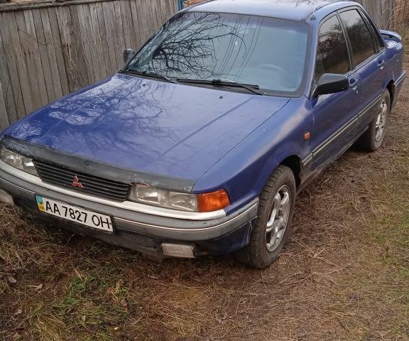 Синий Мицубиси Галант, объемом двигателя 1.8 л и пробегом 500 тыс. км за 1000 $, фото 1 на Automoto.ua