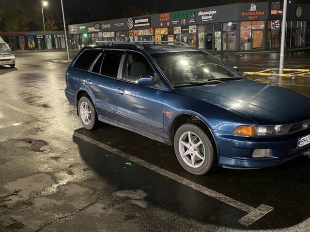 Синий Мицубиси Галант, объемом двигателя 2 л и пробегом 318 тыс. км за 2750 $, фото 1 на Automoto.ua