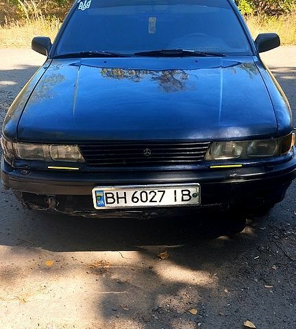 Синий Мицубиси Галант, объемом двигателя 2 л и пробегом 250 тыс. км за 650 $, фото 1 на Automoto.ua