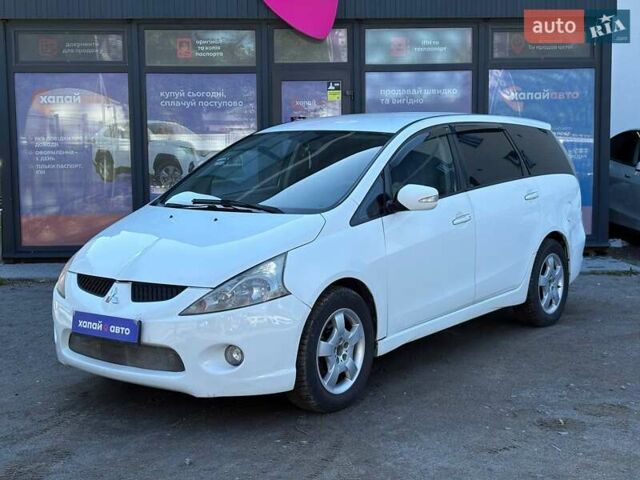 Белый Мицубиси Грандис, объемом двигателя 2.38 л и пробегом 185 тыс. км за 6700 $, фото 1 на Automoto.ua