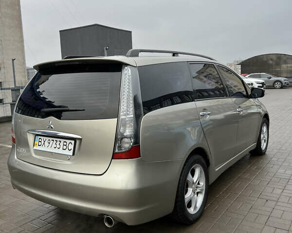 Бежевий Міцубісі Грандіс, об'ємом двигуна 2.4 л та пробігом 247 тис. км за 5800 $, фото 1 на Automoto.ua