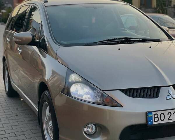 Бежевый Мицубиси Грандис, объемом двигателя 2.38 л и пробегом 74 тыс. км за 7200 $, фото 1 на Automoto.ua