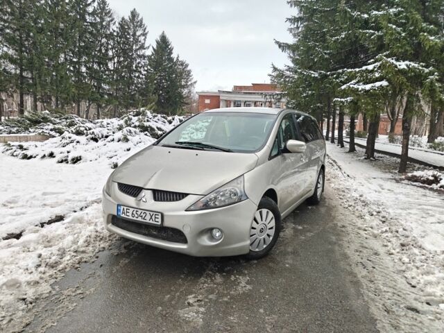 Бежевий Міцубісі Грандіс, об'ємом двигуна 2.4 л та пробігом 244 тис. км за 4800 $, фото 1 на Automoto.ua