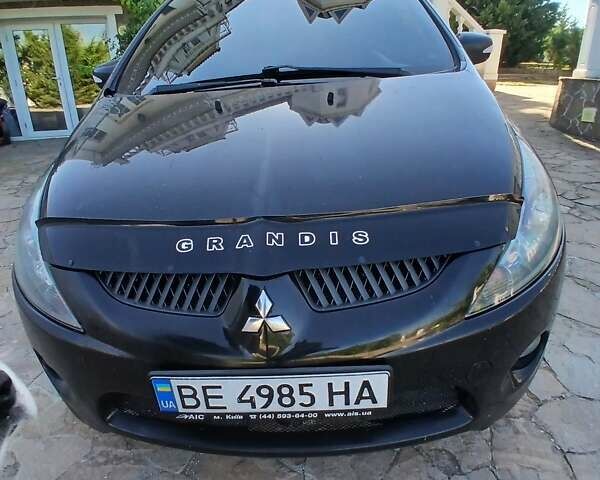 Черный Мицубиси Грандис, объемом двигателя 2.4 л и пробегом 323 тыс. км за 5500 $, фото 1 на Automoto.ua
