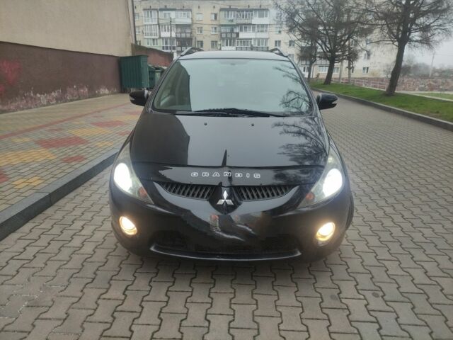 Черный Мицубиси Грандис, объемом двигателя 0 л и пробегом 310 тыс. км за 5400 $, фото 1 на Automoto.ua