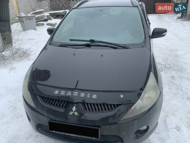 Черный Мицубиси Грандис, объемом двигателя 2.4 л и пробегом 294 тыс. км за 6239 $, фото 1 на Automoto.ua