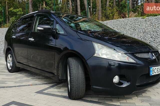 Чорний Міцубісі Грандіс, об'ємом двигуна 2 л та пробігом 245 тис. км за 6400 $, фото 1 на Automoto.ua