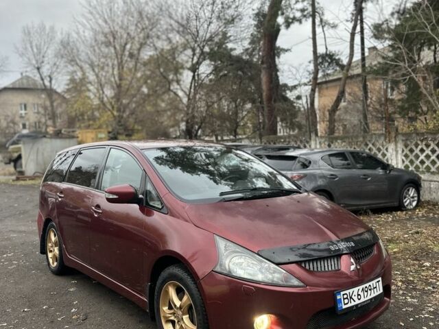 Красный Мицубиси Грандис, объемом двигателя 2.4 л и пробегом 300 тыс. км за 4850 $, фото 1 на Automoto.ua