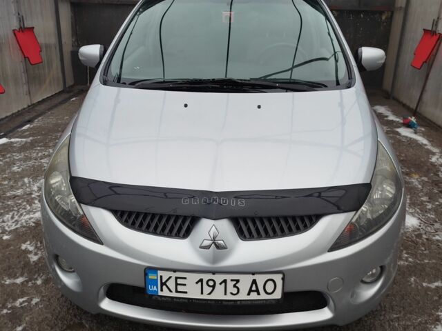 Сірий Міцубісі Грандіс, об'ємом двигуна 2.4 л та пробігом 288 тис. км за 6000 $, фото 1 на Automoto.ua