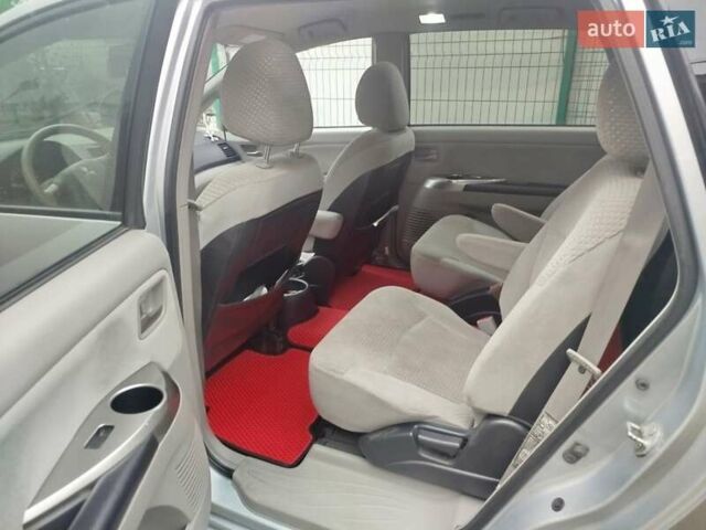 Сірий Міцубісі Грандіс, об'ємом двигуна 2.4 л та пробігом 289 тис. км за 6000 $, фото 1 на Automoto.ua