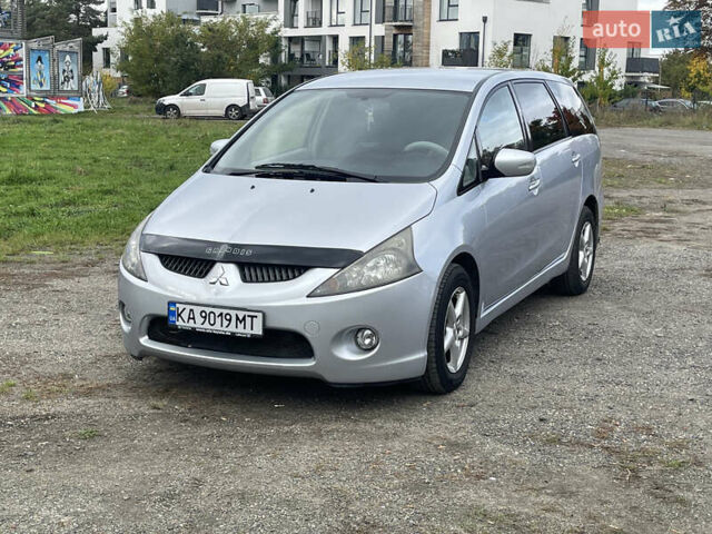 Сірий Міцубісі Грандіс, об'ємом двигуна 2.4 л та пробігом 282 тис. км за 5200 $, фото 1 на Automoto.ua