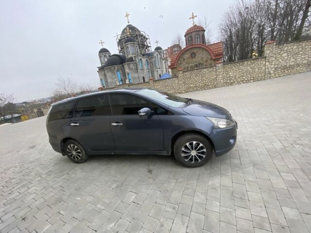 Серый Мицубиси Грандис, объемом двигателя 2 л и пробегом 290 тыс. км за 5700 $, фото 1 на Automoto.ua
