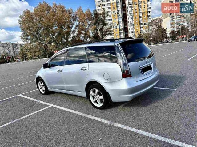 Серый Мицубиси Грандис, объемом двигателя 2.4 л и пробегом 227 тыс. км за 5100 $, фото 1 на Automoto.ua