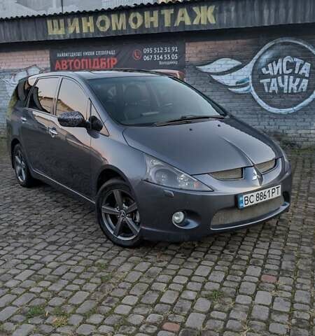 Серый Мицубиси Грандис, объемом двигателя 2 л и пробегом 282 тыс. км за 6700 $, фото 1 на Automoto.ua