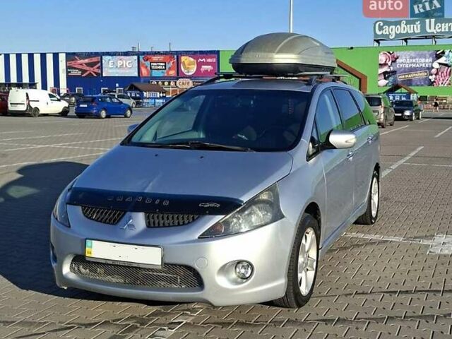 Сірий Міцубісі Грандіс, об'ємом двигуна 2.38 л та пробігом 215 тис. км за 4598 $, фото 1 на Automoto.ua