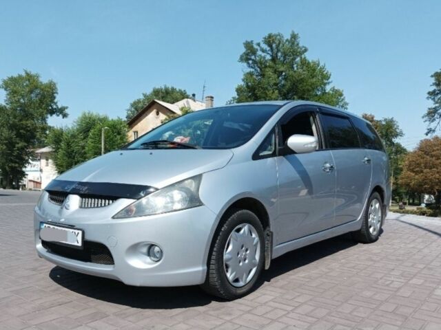 Серый Мицубиси Грандис, объемом двигателя 2.4 л и пробегом 245 тыс. км за 5100 $, фото 1 на Automoto.ua