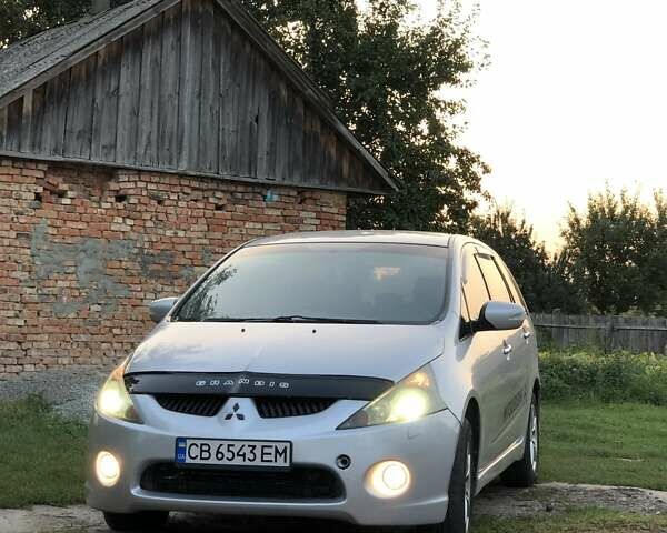 Серый Мицубиси Грандис, объемом двигателя 2.4 л и пробегом 269 тыс. км за 5900 $, фото 1 на Automoto.ua